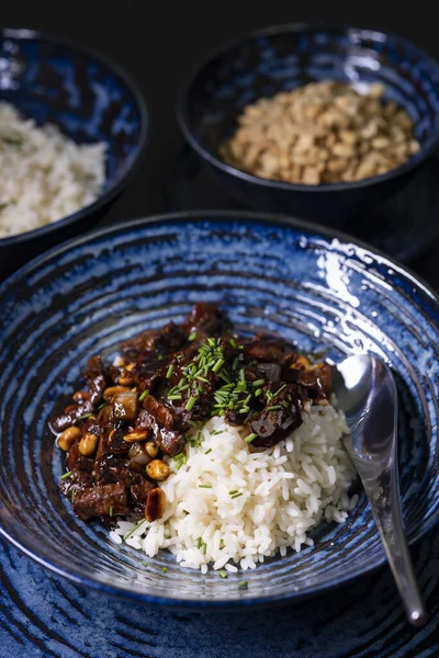 Rindfleisch Kung Pao Mit Erdnüssen Und Reis — Stockfoto