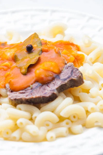 Carne Bovina Com Molho Tomate Massa — Fotografia de Stock