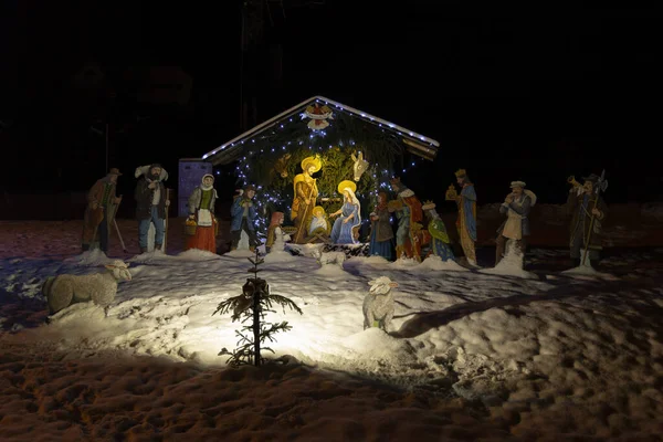 Kerstversiering Buiten Bedekt Met Sneeuw — Stockfoto