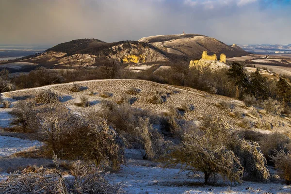 捷克共和国摩拉维亚南部Sirotci Hradek遗址的巴拉瓦冬季景观 — 图库照片