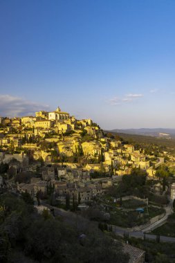 Provence, Luberon, Vaucluse, Fransa 'daki Gordes küçük ortaçağ kasabası