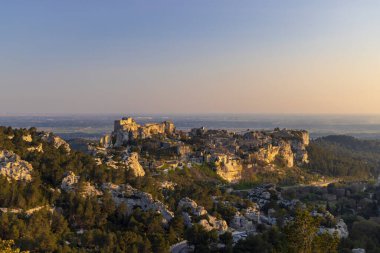 Ortaçağ şatosu ve köyü, Les Baux-de-Provence, Alpilles dağları, Provence, Fransa