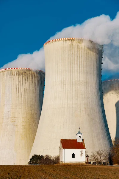 原子力発電所チェコ共和国ヴィソチナ州ドゥコヴァニ — ストック写真