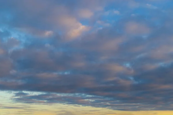 Прекрасне Небо Хмарою Перед Заходом Сонця — стокове фото