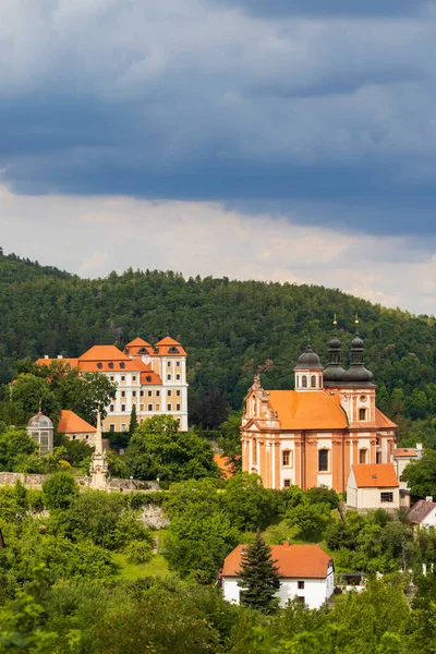 Valec 西ボヘミア チェコ共和国にある城と教会 — ストック写真