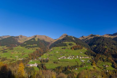 Sankt Gerold ve Bludenz yakınlarındaki tipik manzara, Bregenzer Wald, Bregenz bölgesi, Vorarlberg, Avusturya