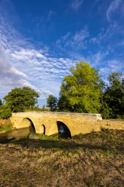 Romantyczny Most Artigue Rzeki Osse Pobliżu Larressingle Trasie Santiago Compostela — Zdjęcie stockowe