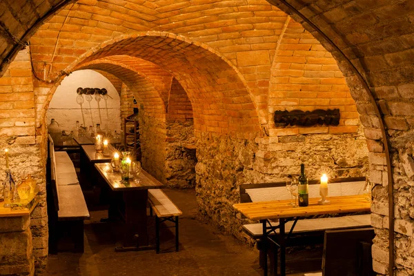 Wnętrze Piwniczki Wino Gotowe Degustacji Morawy Południowe Czechy — Zdjęcie stockowe