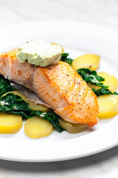 Baked Salmon Spinach Leaves Potatoes — Stockfoto
