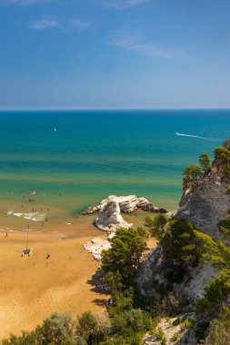 Vieste yakınlarındaki sahil, Ulusal Park Gargano, Apulia, İtalya