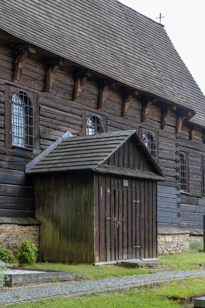 1611年起在捷克共和国Northen Moravia Velke Losiny附近的Zalova的圣马丁木制教堂 — 图库照片