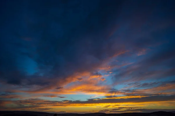 Sonnenuntergang Spätsommer Mit Bunten Wolken — Stockfoto