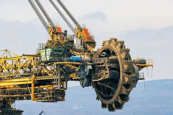 Most Kuzey Bohemya Çek Cumhuriyeti Yakınlarındaki Kömür Madenciliği Makinesi — Stok fotoğraf