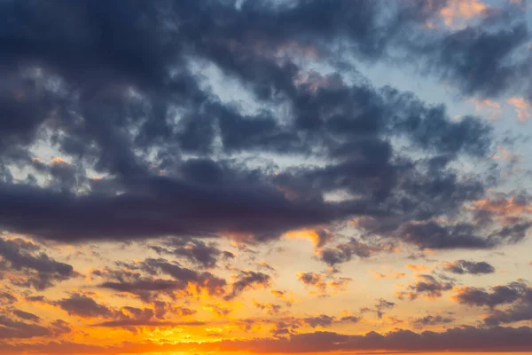 Schöner Himmel Mit Wolken Vor Sonnenuntergang — Stockfoto
