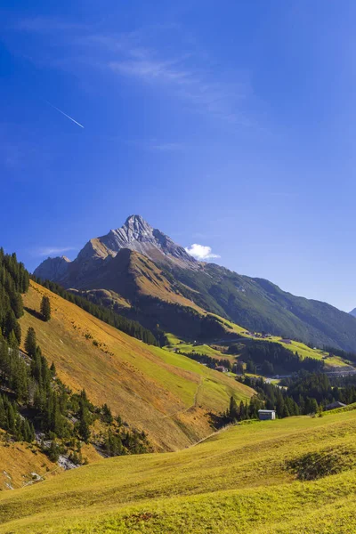 奥地利福拉尔贝格沃思霍奇坦山口Kalbelesee附近的景观 — 图库照片