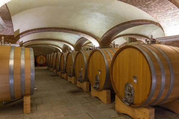 Vinkällare Piemonte Italien — Stockfoto
