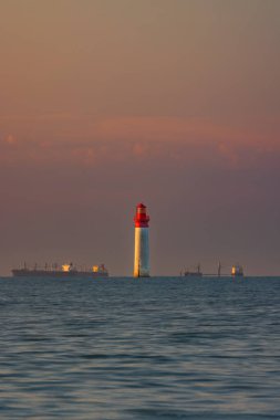 Ile de Re yakınlarındaki Phare de Chauvea gemileriyle La Rochelle, Pays de la Loire, Fransa