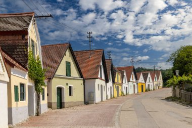 Falkenstein, Aşağı Avusturya 'da geleneksel şarap mahzenleri sokağı (kellergasse)
