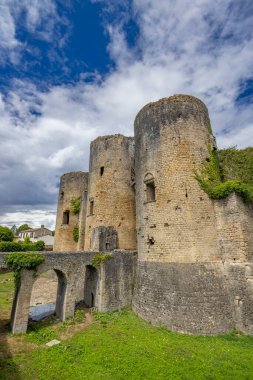 Villandraut Şatosu (Villandraut Şatosu) Gironde Kalesi, Aquitaine, Fransa