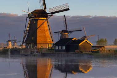 Kinderdijk 'teki geleneksel Hollanda yel değirmenleri - Unesco sitesi, Hollanda