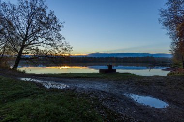 Çek Cumhuriyeti 'nin Güney Bohemya bölgesindeki Trebonsko bölgesinde tipik sonbahar manzarası