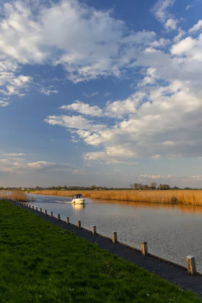 Canal Eau Avec Petit Bateau Proximité Steenwijk Vollenhove Près Zwolle — Photo