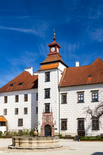 捷克共和国波希米亚南部特雷邦城堡和城镇 — 图库照片