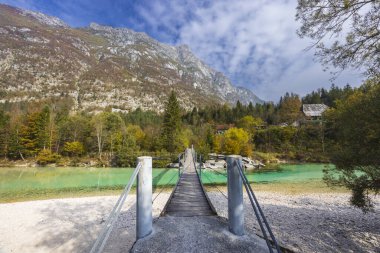 Soca Nehri üzerindeki halat köprüsü, Triglavski Ulusal Parkı, Slovenya