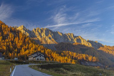 Sella di Razzo ve Sella di Rioda geçidi yakınlarındaki manzara, Carnic Alps, Friuli-Venezia Giulia, İtalya