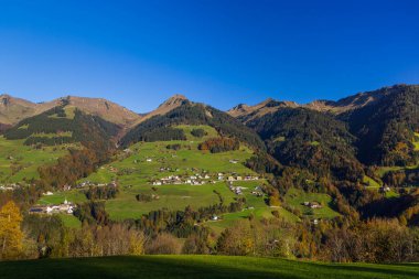 Sankt Gerold ve Bludenz yakınlarındaki tipik manzara, Bregenzer Wald, Bregenz bölgesi, Vorarlberg, Avusturya