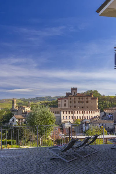 Slott Och Stad Med Vingård Barolo Langhe Region Piemonte Italien — Stockfoto
