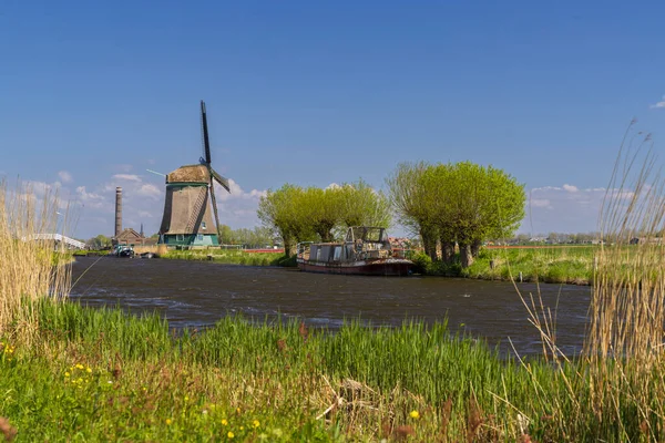 荷兰Alkmaar附近的De Kaagmolen风车 — 图库照片