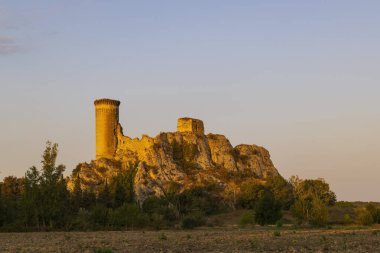 Chateauneuf-du-Pape, Provence, Fransa yakınlarındaki Chateau de lHers harabeleri 