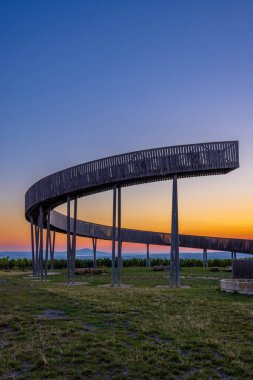 Üzüm bağlarının üzerindeki patika, Kobyli Vrch, Kobyli, Güney Moravya, Çek Cumhuriyeti
