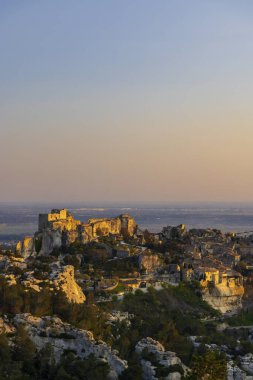 Ortaçağ şatosu ve köyü, Les Baux-de-Provence, Alpilles dağları, Provence, Fransa