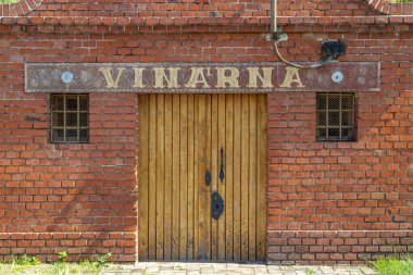 Şarap mahzeninde şarap barı, Güney Moravya, Çek Cumhuriyeti