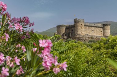 Mombeltran kalesi (Castillo de Mombeltran), Avila ili, Castilla y Leon, İspanya