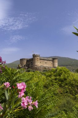 Mombeltran kalesi (Castillo de Mombeltran), Avila ili, Castilla y Leon, İspanya