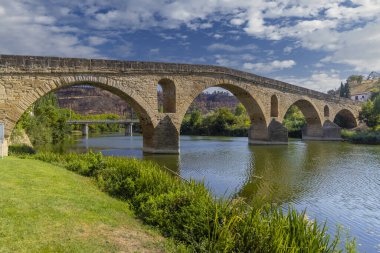 Romanesque Köprüsü Puente la Reina, Gares, Navarre, İspanya