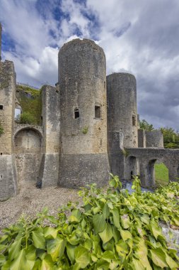 Villandraut Şatosu (Villandraut Şatosu) Gironde Kalesi, Aquitaine, Fransa