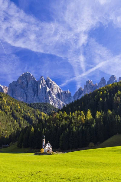意大利南蒂罗尔Santa Magdalena附近美丽的意大利白云石景观 — 图库照片