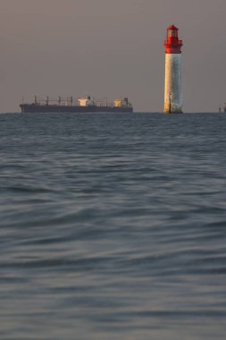 Ile de Re yakınlarındaki Phare de Chauvea gemileriyle La Rochelle, Pays de la Loire, Fransa