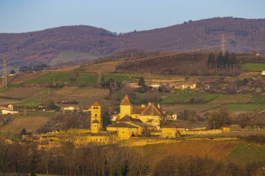 Chateau de Pierreclos Şatosu, Saone-et-Loire kalkışı, Burgundy, Fransa