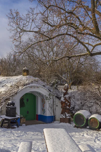 チェコ共和国南モラビア州ペトロフ近くのPlzeで典型的な屋外ワインセラーのグループ — ストック写真