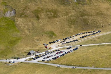 Col de la Pare ve Col des Rochillesr yakınlarındaki manzara, Hautes-Alpes, Fransa