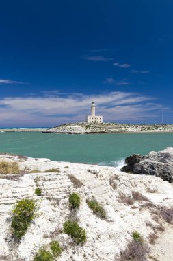 İtalya 'nın Vieste, Apulia bölgesindeki deniz feneri.