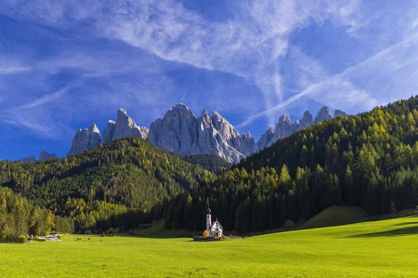 意大利南蒂罗尔Santa Magdalena附近美丽的意大利白云石景观 — 图库照片