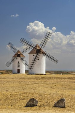 Mota del Cuervo yakınlarındaki yel değirmenleri, Toledo, Castilla La Mancha, İspanya