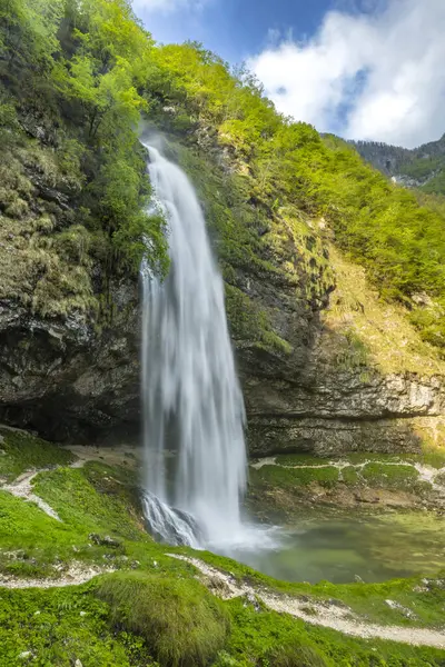 Wodospad Goriuda Fontanon Goriuda Valle Raccolana Friuli Wenecja Julijska Włochy Obrazy Stockowe bez tantiem