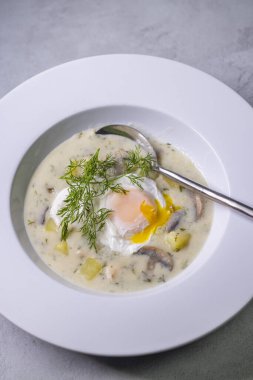 Tipik Czech mutfağı kulajda çorbası.